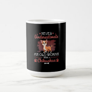 Unterschätze niemals eine alte Frau mit einer Chih Kaffeetasse
