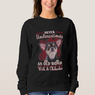 Unterschätze niemals eine alte Frau mit einer Chih Sweatshirt