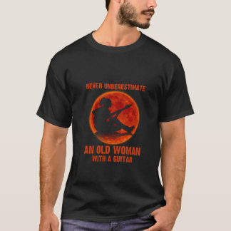 Unterschätze niemals eine alte Frau mit Gitarrenli T-Shirt