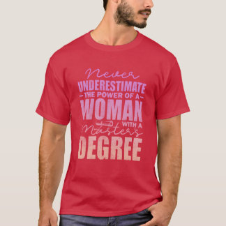 Unterschätze niemals eine Frau mit einem Master-Ab T-Shirt