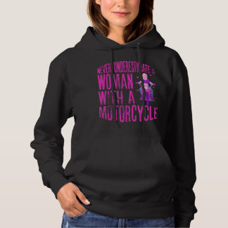 Unterschätze niemals eine Frau mit einem Motorrad Hoodie