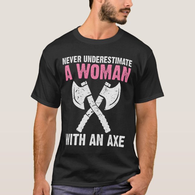 Unterschätze niemals eine mit Axtwerfen T-Shirt (Vorderseite)