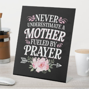 Unterschätze niemals eine Mutter, die vom Gebet an Sockelschild