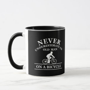 Unterschätze niemals einen alten Mann auf einem Fa Tasse