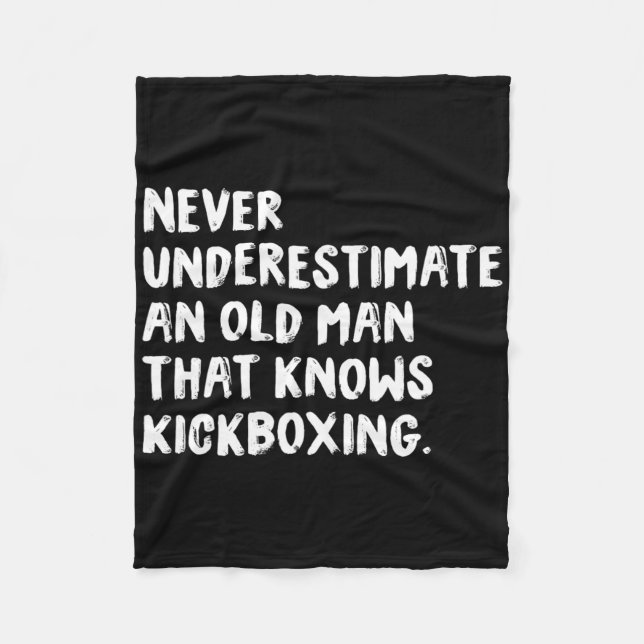 Unterschätze niemals einen alten Mann, der Kickbox Fleecedecke (Vorderseite)