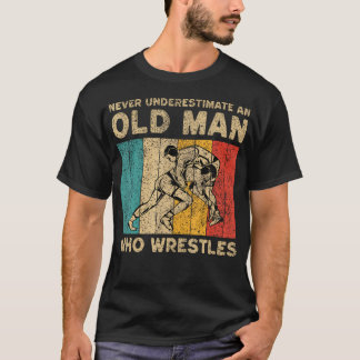 Unterschätze niemals einen alten Mann, der ringt W T-Shirt