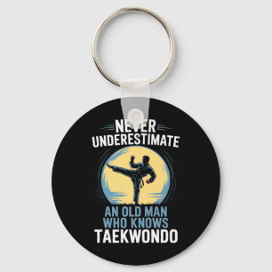 Unterschätze niemals einen alten Mann, der Taekwon Schlüsselanhänger