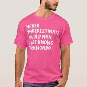 Unterschätze niemals einen alten Mann, der Taekwon T-Shirt