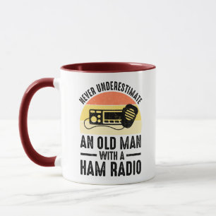 Unterschätze niemals einen alten Mann mit einem Am Tasse