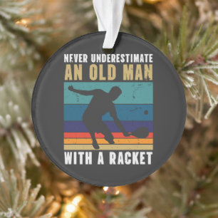 Unterschätze niemals einen alten Mann mit einem Pi Ornament