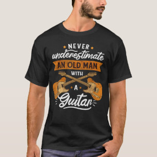 Unterschätze niemals einen alten Mann mit einer Gi T-Shirt
