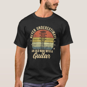 Unterschätze niemals einen alten Mann mit einer Gi T-Shirt