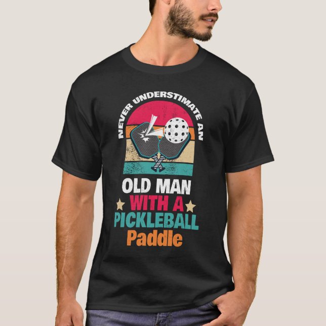 Unterschätze niemals einen alten Mann mit Pickleba T-Shirt (Vorderseite)