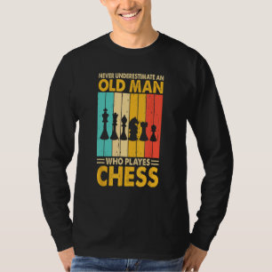 Unterschätze niemals einen alten Schachspieler-Wit T-Shirt