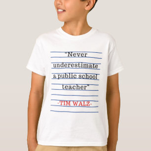 Unterschätze niemals einen Lehrer an einer öffentl T-Shirt