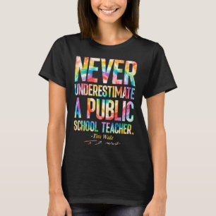 Unterschätze niemals einen Lehrer an einer öffentl T-Shirt