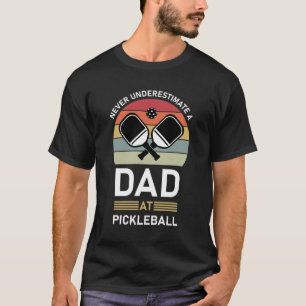 Unterschätze niemals einen Vater bei Pickleball T-Shirt