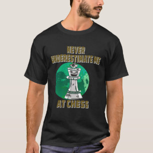 Unterschätzen Sie mich nie bei Schachspiel-Denken T-Shirt