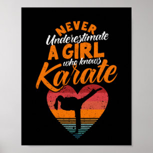 Unterschätzen Sie nie das Karate eines Mädchens Poster