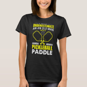Unterschätzen Sie nie ein altes Mannpickleball T-Shirt