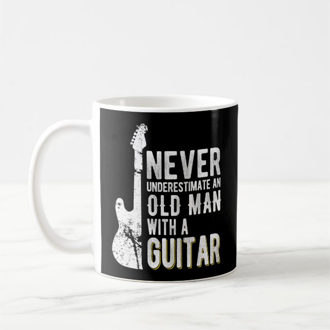 Unterschätzen Sie nie ein Altes mit Gitarrengitarr Kaffeetasse (Links)