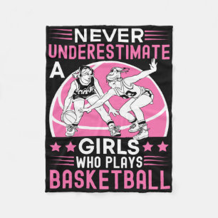 Unterschätzen Sie nie ein Mädchen, das Basketball  Fleecedecke