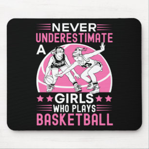 Unterschätzen Sie nie ein Mädchen, das Basketball Mousepad