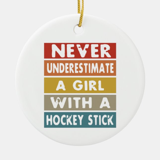 Unterschätzen Sie nie ein Mädchen mit einem Hockey Keramik Ornament (Vorne)