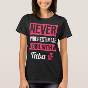 Unterschätzen Sie nie ein Mädchen mit einem Tub T- T-Shirt