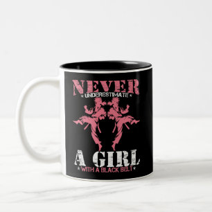 Unterschätzen Sie nie ein Mädchen mit schwarzem Gü Zweifarbige Tasse