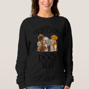 Unterschätzen Sie nie eine alte Dame, die Hunde Li Sweatshirt