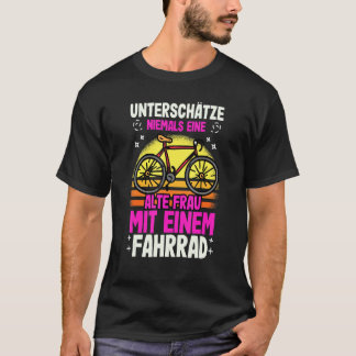 Unterschätzen Sie nie eine alte Frau Fahrrad Ladys T-Shirt