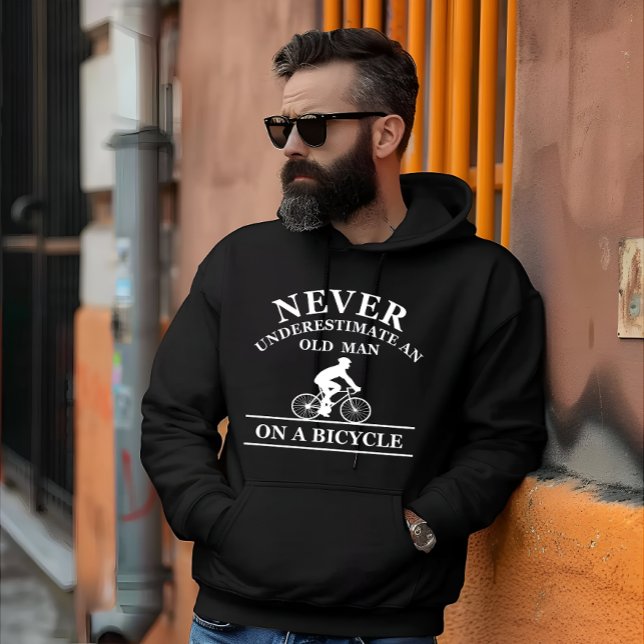 Unterschätzen Sie nie einen alten Mann auf dem Fah Hoodie (Von Creator hochgeladen)