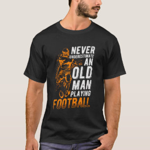 Unterschätzen Sie nie einen alten Mann, der Fußbal T-Shirt
