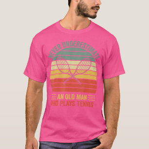 Unterschätzen Sie nie einen alten Mann, der Tennis T-Shirt