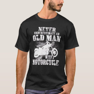 Unterschätzen Sie nie einen alten Mann mit einem M T-Shirt