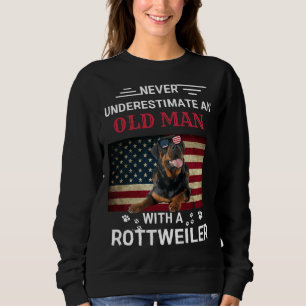 Unterschätzen Sie nie einen alten Mann mit einem R Sweatshirt