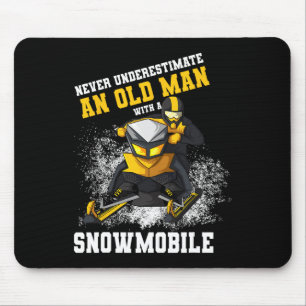 Unterschätzen Sie nie einen alten Mann mit Schneem Mousepad