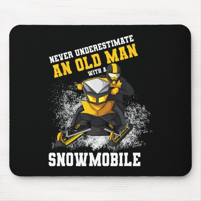 Unterschätzen Sie nie einen alten Mann mit Schneem Mousepad (Vorne)