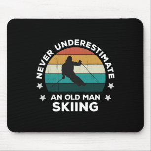 Unterschätzen Sie nie einen alten Mann Skivergnüge Mousepad