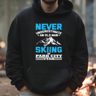 Unterschätzen Sie nie einen alten Skifahrer in Uta Hoodie