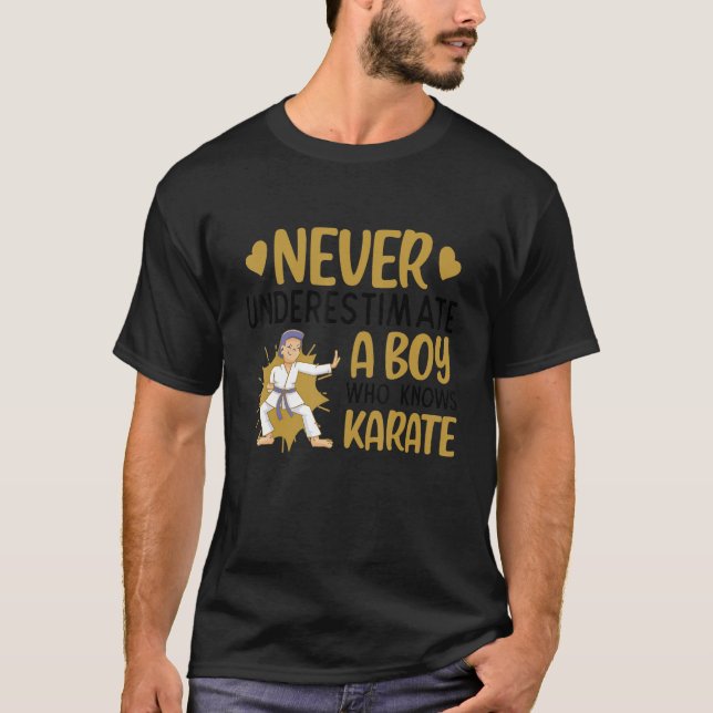 Unterschätzen Sie nie einen Jungen, der Karate Kar T-Shirt (Vorderseite)