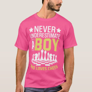 Unterschätzen Sie nie einen Jungen, der Schach Lie T-Shirt