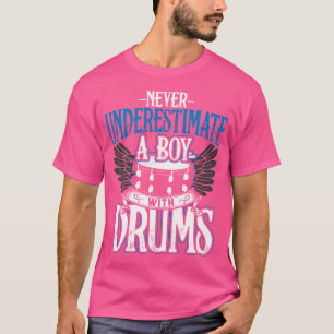 Unterschätzen Sie nie einen Jungen mit Trommeln T-Shirt