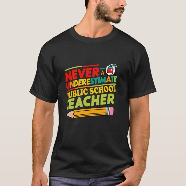 Unterschätzen Sie nie einen Lehrer an der öffentli T-Shirt (Vorderseite)