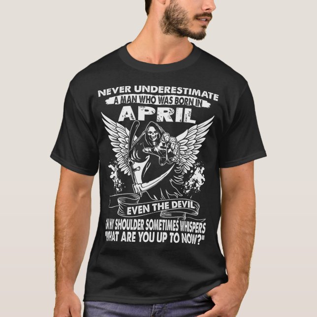 Unterschätzen Sie nie einen Mann, der im April T-Shirt (Vorderseite)