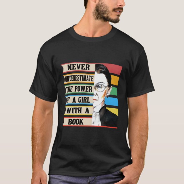 Unterschätzen Sie niemals den Power eines Buches T-Shirt (Vorderseite)
