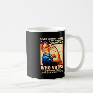Unterschätzen Sie niemals den Power eines Oma, das Kaffeetasse