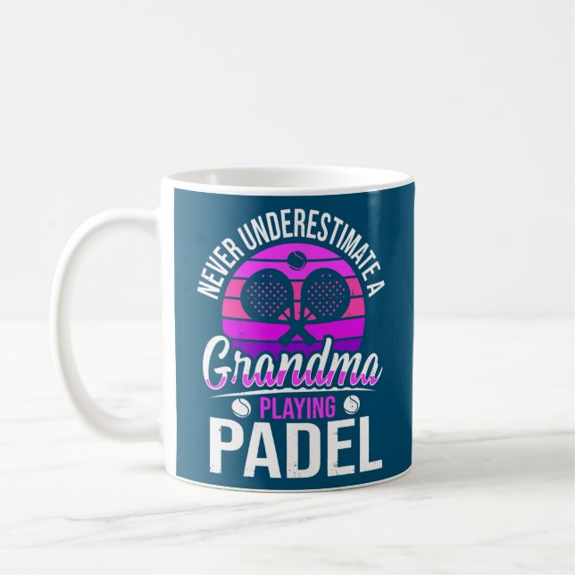 Unterschätzen Sie niemals die Oma, die Padel spiel Kaffeetasse (Links)