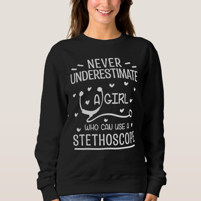 Unterschätzen Sie niemals ein Mädchen, das ein Ste Sweatshirt (Vorderseite)